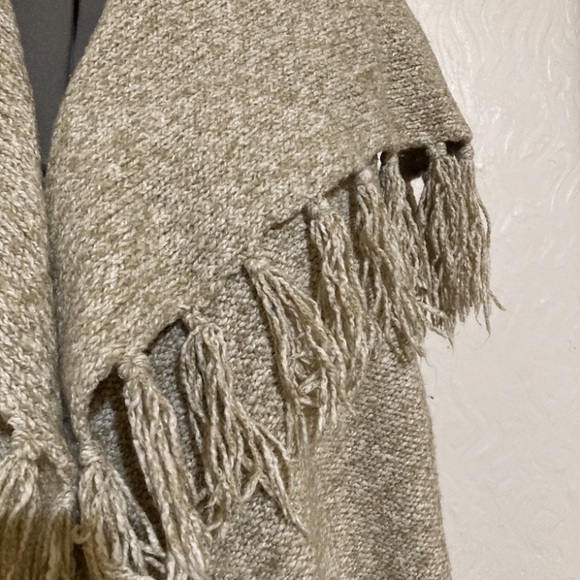 Kensie sleeveless fringe cream/tan knit cardigan size M - Picture 5 of 10